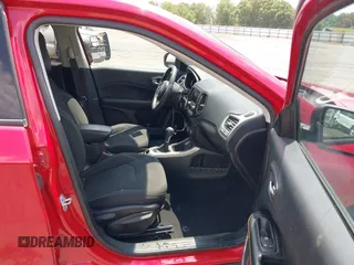 2018 Jeep Compass Sport z VIN 3C4NJCAB6JT487634, wystawiony jako IAAI lot #42405806 z przebiegiem 145 148 mil mil oraz . Historia ofert i sprzedaży dostępna na DreamBid. Obrazek 5.