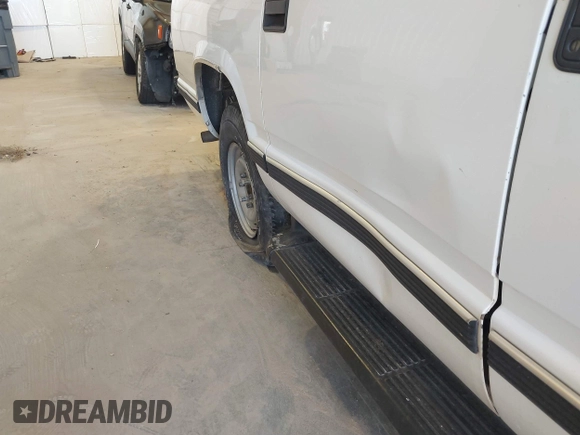 1999 Chevrolet Suburban with VIN 3GNFK16RXXG251900, listed as a IAAI auction lot 42207733 with 224,819 mi miles and . Bid and sale history available at DreamBid. Image 6.