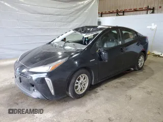 2021 Toyota Prius LE z VIN JTDL9MFU0M3026896, wystawiony jako Copart lot #51464965 z przebiegiem 202 373 mil mil oraz Szkoda całkowita • Salvage title. Historia ofert i sprzedaży dostępna na DreamBid. Obrazek 1.
