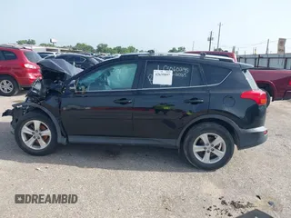 2013 Toyota RAV4 XLE с VIN 2T3WFREV2DW023282, выставлен на аукционе IAAI как лот 42635897 с пробегом Не указан миль и . История ставок и продаж доступна на DreamBid. Изображение 14.