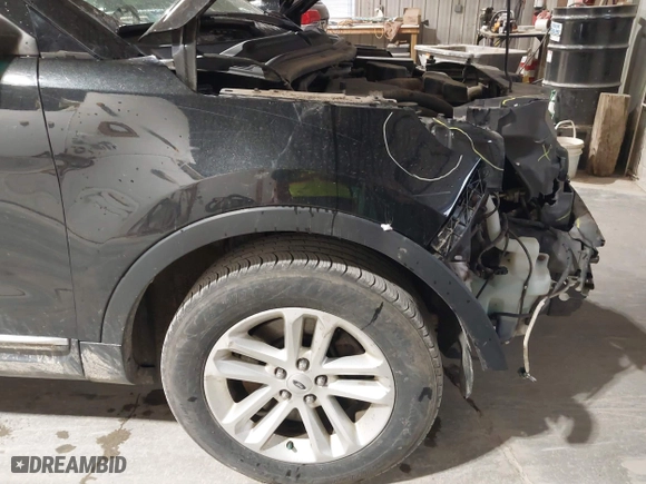 2014 Ford Explorer XLT with VIN 1FM5K8D85EGC02096, listed as a IAAI auction lot 42004238 with 187,187 mi miles. Bid and sale history available at carsss.com. Image 19.