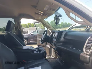 2019 Ram 2500 Tradesman with VIN 3C6UR5CJ6KG556859, listed as a IAAI auction lot 42406339 with 110,789 mi miles and . Bid and sale history available at DreamBid. Image 5.
