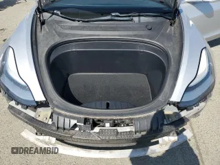 2018 Tesla Model 3 Long Range Battery z VIN 5YJ3E1EB4JF069307, wystawiony jako Copart lot #55079415 z przebiegiem 96 899 mil mil oraz Szkoda całkowita • Salvage title. Historia ofert i sprzedaży dostępna na DreamBid. Obrazek 11.