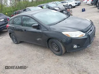 2012 Ford Focus SE z VIN 1FAHP3K27CL455211, wystawiony jako IAAI lot #42048868 z przebiegiem 164 474 mil mil oraz . Historia ofert i sprzedaży dostępna na DreamBid. Obrazek 1.