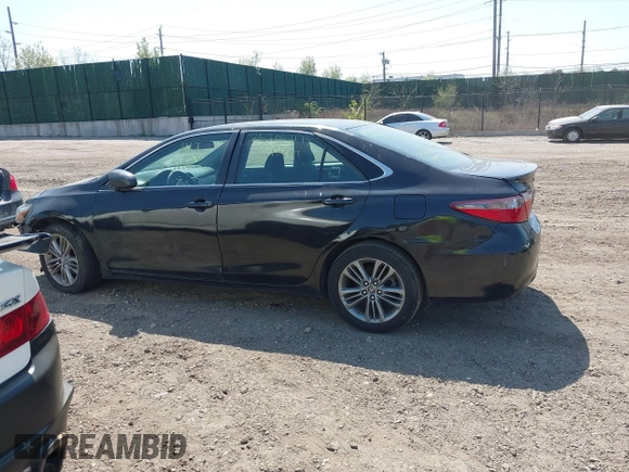 2015 Toyota Camry XLE z VIN 4T1BF1FK4FU933984, wystawiony jako IAAI lot #42121695 z przebiegiem Nie podano mil oraz . Historia ofert i sprzedaży dostępna na DreamBid. Obrazek 13.