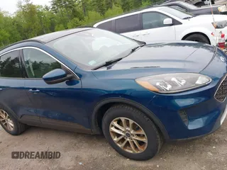 2020 Ford Escape SE z VIN 1FMCU9G66LUC32126, wystawiony jako IAAI lot #42313650 z przebiegiem 104 550 mil mil oraz . Historia ofert i sprzedaży dostępna na DreamBid. Obrazek 18.