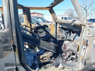 2017 Jeep Wrangler Unlimited Sahara с VIN 1C4BJWEG5HL546544, выставлен на аукционе IAAI как лот 41653288 с пробегом Не указан миль и . История ставок и продаж доступна на DreamBid. Изображение 5.