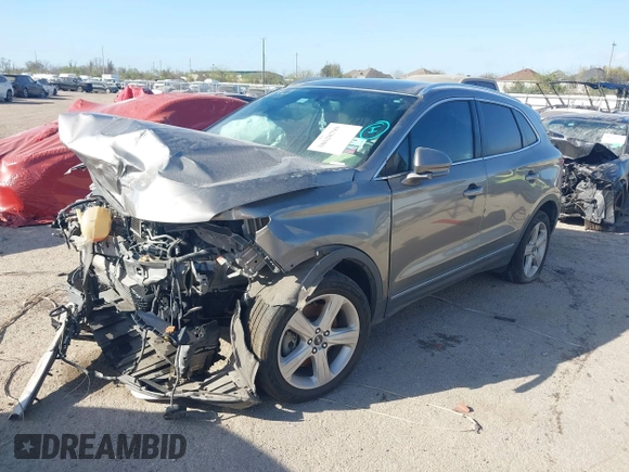 2017 Lincoln MKC Premiere with VIN 5LMCJ1D92HUL71022, listed as a IAAI auction lot 38628790 with 141,930 mi miles. Bid and sale history available at carsss.com. Image 17.