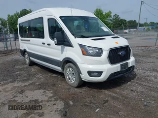 2023 Ford Transit Passenger XL z VIN 1FBAX2C81PKA94146, wystawiony jako IAAI lot #42473067 z przebiegiem 37 857 mil mil oraz . Historia ofert i sprzedaży dostępna na DreamBid. Obrazek 1.