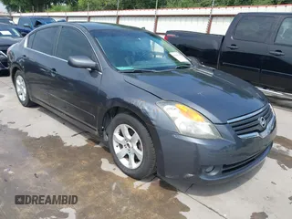 2009 Nissan Altima 2.5 z VIN 1N4AL21E69N560192, wystawiony jako IAAI lot #42030783 z przebiegiem 179 859 mil mil oraz . Historia ofert i sprzedaży dostępna na DreamBid. Obrazek 1.