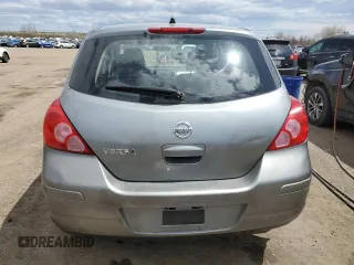 2011 Nissan Versa S z VIN 3N1BC1CP5BL464666, wystawiony jako Copart lot #55729825 z przebiegiem 246 951 mil mil oraz Czysty tytuł • Clean title. Historia ofert i sprzedaży dostępna na DreamBid. Obrazek 6.