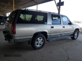1999 Chevrolet Suburban z VIN 3GNFK16R3XG217135, wystawiony jako Copart lot #57158455 z przebiegiem 200 002 mil mil oraz Czysty tytuł • Clean title. Historia ofert i sprzedaży dostępna na DreamBid. Obrazek 3.