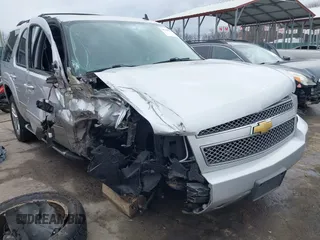 2013 Chevrolet Tahoe LT z VIN 1GNSKBE08DR166024, wystawiony jako IAAI lot #41768851 z przebiegiem 198 302 mil mil oraz . Historia ofert i sprzedaży dostępna na DreamBid. Obrazek 18.