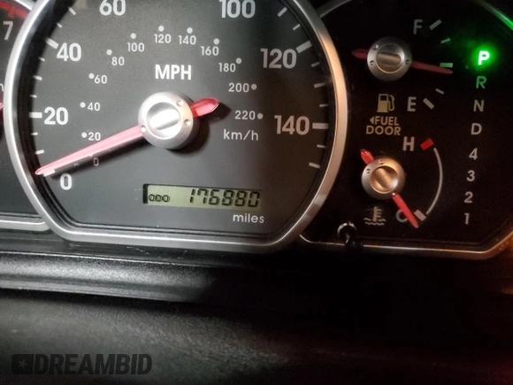 2005 Mitsubishi Endeavor LS with VIN 4A4MN21S55E064939, listed as a Copart auction lot 44689655 with 176,880 mi miles and Salvage Title. Bid and sale history available at carsss.com. Image 9.