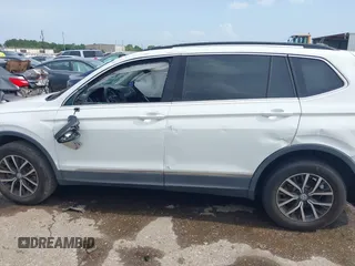 2018 Volkswagen Tiguan SEL with VIN 3VV2B7AX3JM199908, listed as a IAAI auction lot 42498185 with 58,540 mi miles and . Bid and sale history available at DreamBid. Image 13.