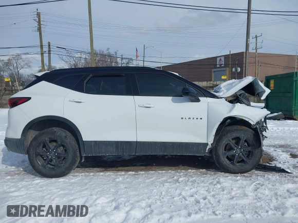 2024 Chevrolet Blazer RS z VIN 3GNKBKRS1RS155981, wystawiony jako IAAI lot #41614035 z przebiegiem 1383 mil mil oraz . Historia ofert i sprzedaży dostępna na DreamBid. Obrazek 13.