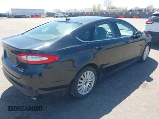 2013 Ford Fusion SE Hybrid with VIN 3FA6P0LUXDR298606, listed as a IAAI auction lot 41976525 with 121,660 mi miles. Bid and sale history available at carsss.com. Image 4.