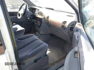 1997 Chrysler Town & Country LXi with VIN 1C4GP54L4VB200600, listed as a IAAI auction lot 41688074 with 1 mi miles. Bid and sale history available at carsss.com. Image 5.