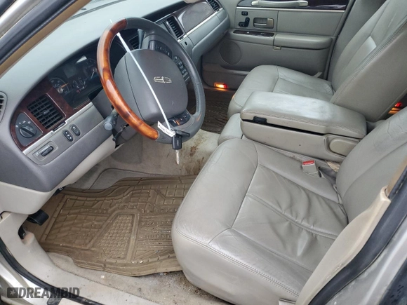 2007 Lincoln Town Car Signature Limited with VIN 1LNHM82W67Y634069, listed as a Copart auction lot 43238685 with 218,610 mi miles and Salvage Title. Bid and sale history available at carsss.com. Image 7.