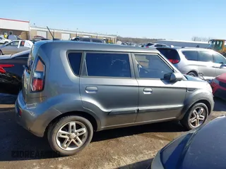 2010 Kia Soul + with VIN KNDJT2A24A7068737, listed as a IAAI auction lot 41733384 with 175,450 mi miles. Bid and sale history available at carsss.com. Image 13.