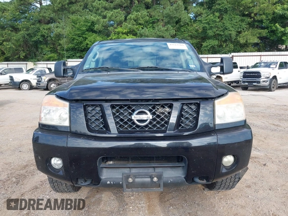 2011 Nissan Titan SL z VIN 1N6AA0EC4BN317674, wystawiony jako IAAI lot #42523569 z przebiegiem 208 045 mil mil oraz . Historia ofert i sprzedaży dostępna na DreamBid. Obrazek 12.