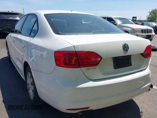 2013 Volkswagen Jetta S с VIN 3VW2K7AJ7DM352611, выставлен на аукционе IAAI как лот 42230997 с пробегом 149 179 миль миль и . История ставок и продаж доступна на DreamBid. Изображение 3.
