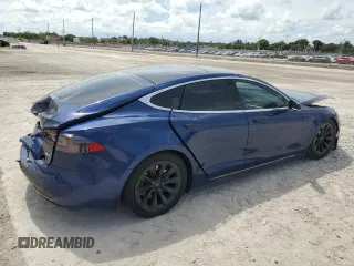 2016 Tesla Model S 90D z VIN 5YJSA1E20GF160834, wystawiony jako Copart lot #61898505 z przebiegiem 131 153 mil mil oraz Szkoda całkowita • Salvage title. Historia ofert i sprzedaży dostępna na DreamBid. Obrazek 3.