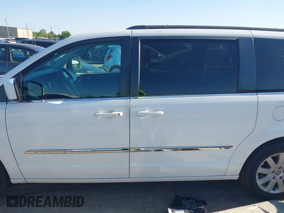 2014 Chrysler Town & Country Touring with VIN 2C4RC1BG4ER156134, listed as a IAAI auction lot 41978659 with 169,670 mi miles. Bid and sale history available at carsss.com. Image 15.