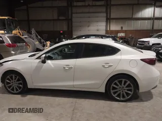2018 Mazda 3 Touring z VIN 3MZBN1V32JM188650, wystawiony jako IAAI lot #41428819 z przebiegiem 225 611 mil mil oraz . Historia ofert i sprzedaży dostępna na DreamBid. Obrazek 14.