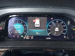 2024 Volkswagen Atlas SE z VIN 1V2WE2CA6RC223536, wystawiony jako IAAI lot #41259977 z przebiegiem 12 998 mil mil oraz . Historia ofert i sprzedaży dostępna na DreamBid. Obrazek 7.