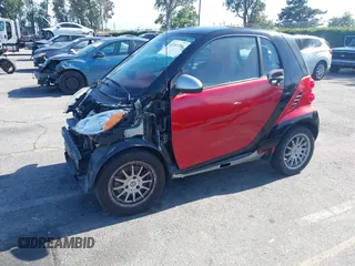 2013 Smart fortwo Pure z VIN WMEEJ3BAXDK632221, wystawiony jako IAAI lot #42243706 z przebiegiem 75 815 mil mil oraz . Historia ofert i sprzedaży dostępna na DreamBid. Obrazek 2.