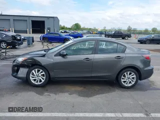 2013 Mazda 3 i Touring z VIN JM1BL1V72D1822505, wystawiony jako IAAI lot #42199595 z przebiegiem 103 560 mil mil oraz . Historia ofert i sprzedaży dostępna na DreamBid. Obrazek 14.