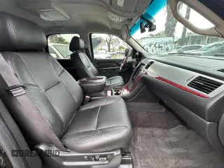 2013 Cadillac Escalade Luxury z VIN 1GYS3BEF2DR105112, wystawiony jako Copart lot #55478785 z przebiegiem 191 290 mil mil oraz Tytuł czysty. Historia ofert i sprzedaży dostępna na DreamBid. Obrazek 5.