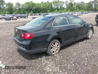 2008 Volkswagen Jetta SE with VIN 3VWRZ71K08M095770, listed as a IAAI auction lot 42552387 with 118,768 mi miles and . Bid and sale history available at DreamBid. Image 4.