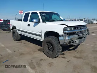 2000 Chevrolet Silverado 1500 LS with VIN 2GCEK19T3Y1122533, listed as a IAAI auction lot 41870107 with 130,230 mi miles. Bid and sale history available at carsss.com. Image 1.