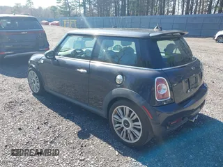 2012 MINI Hardtop S z VIN WMWSV3C51CTY16444, wystawiony jako IAAI lot #41934230 z przebiegiem 122 261 mil mil oraz . Historia ofert i sprzedaży dostępna na DreamBid. Obrazek 3.