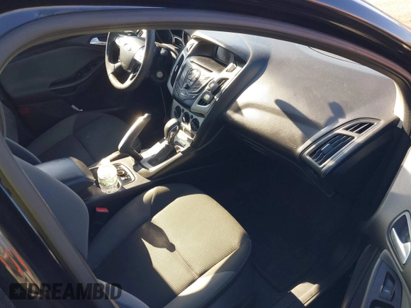 2013 Ford Focus SE z VIN 1FADP3F22DL121744, wystawiony jako IAAI lot #41743289 z przebiegiem 121 940 mil mil oraz . Historia ofert i sprzedaży dostępna na DreamBid. Obrazek 5.