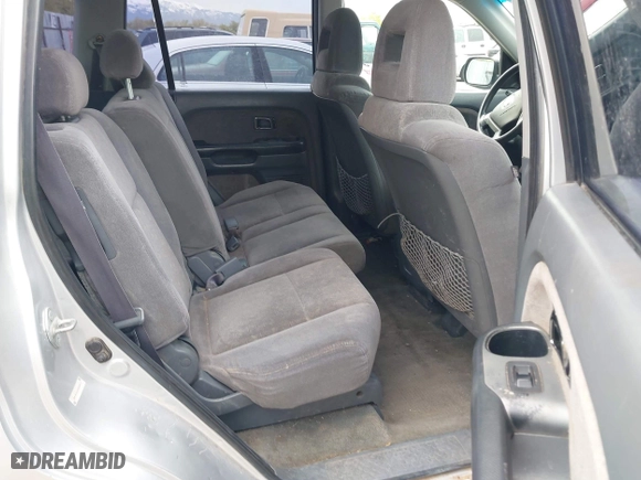 2005 Honda Pilot LX with VIN 2HKYF18105H556470, listed as a IAAI auction lot 42094372 with 266,089 mi miles. Bid and sale history available at carsss.com. Image 8.