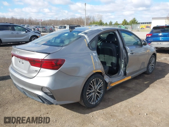 2023 Kia Forte GT-Line z VIN 3KPF54AD4PE553188, wystawiony jako IAAI lot #41847958 z przebiegiem 27 820 mil mil oraz . Historia ofert i sprzedaży dostępna na DreamBid. Obrazek 4.