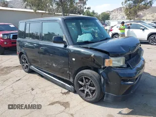 2006 Scion xB z VIN JTLKT324064094825, wystawiony jako IAAI lot #42108994 z przebiegiem 306 032 mil mil oraz . Historia ofert i sprzedaży dostępna na DreamBid. Obrazek 1.