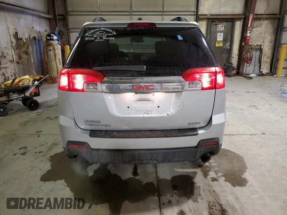 2015 GMC Terrain SLE z VIN 2GKFLWE36F6282544, wystawiony jako Copart lot #44976365 z przebiegiem 171 555 mil mil oraz Szkoda całkowita • Salvage title. Historia ofert i sprzedaży dostępna na DreamBid. Obrazek 6.
