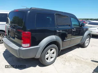 2007 Dodge Nitro SXT z VIN 1D8GT28K57W689694, wystawiony jako IAAI lot #42311713 z przebiegiem 141 344 mil mil oraz . Historia ofert i sprzedaży dostępna na DreamBid. Obrazek 4.