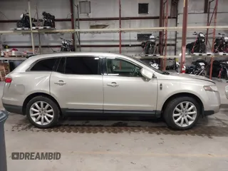 2010 Lincoln MKT with VIN 2LMHJ5AR0ABJ20455, listed as a IAAI auction lot 41460072 with 298,026 mi miles. Bid and sale history available at carsss.com. Image 13.