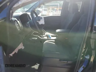 2024 Nissan Frontier S z VIN 1N6ED1CL1RN643198, wystawiony jako Copart lot #55615745 z przebiegiem 2 698 mil mil oraz Czysty tytuł • Clean title. Historia ofert i sprzedaży dostępna na DreamBid. Obrazek 7.