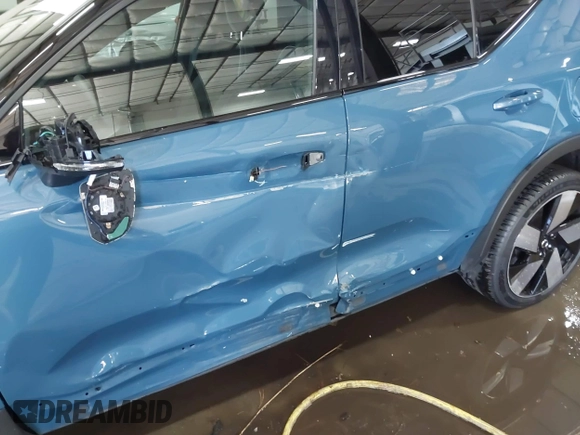 2023 Volvo XC40 Ultimate с VIN YV4ED3UM9P2090415, выставлен на аукционе IAAI как лот 41138900 с пробегом 8 292 миль миль и . История ставок и продаж доступна на DreamBid. Изображение 6.