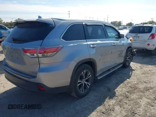 2016 Toyota Highlander XLE z VIN 5TDJKRFH1GS285752, wystawiony jako IAAI lot #40977219 z przebiegiem 139 773 mil mil oraz . Historia ofert i sprzedaży dostępna na DreamBid. Obrazek 4.