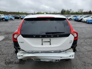 2016 Volvo V60 T5 z VIN YV4612HK8G1015369, wystawiony jako Copart lot #54868865 z przebiegiem 97 031 mil mil oraz Szkody całkowita. Historia ofert i sprzedaży dostępna na DreamBid. Obrazek 6.
