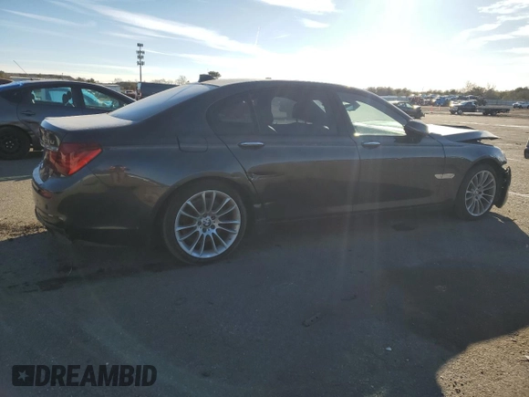 2014 BMW 7 Series ALPINA B7 z VIN WBAYE8C56ED136382, wystawiony jako Copart lot #43106485 z przebiegiem 87 601 mil mil oraz Tytuł czysty. Historia ofert i sprzedaży dostępna na DreamBid. Obrazek 3.