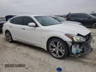 2018 Infiniti Q70 Luxe z VIN JN1BY1PP1JM330432, wystawiony jako Copart lot #45237735 z przebiegiem 108 141 mil mil oraz Szkoda całkowita • Salvage title. Historia ofert i sprzedaży dostępna na DreamBid. Obrazek 4.