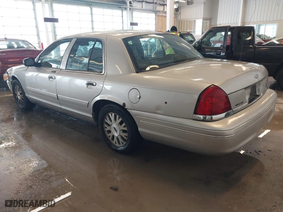 2005 Ford Crown Victoria LX with VIN 2FAFP74W95X158705, listed as a IAAI auction lot 41593553 with 276,940 mi miles. Bid and sale history available at carsss.com. Image 3.